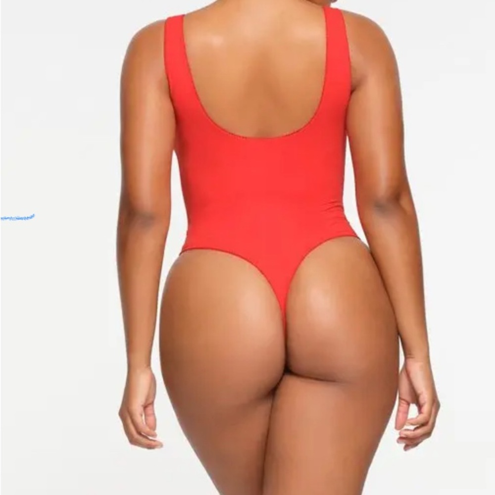 SKIMS Fits Everybody Red Picot Trim Bodysuit - Picture 6 of 8